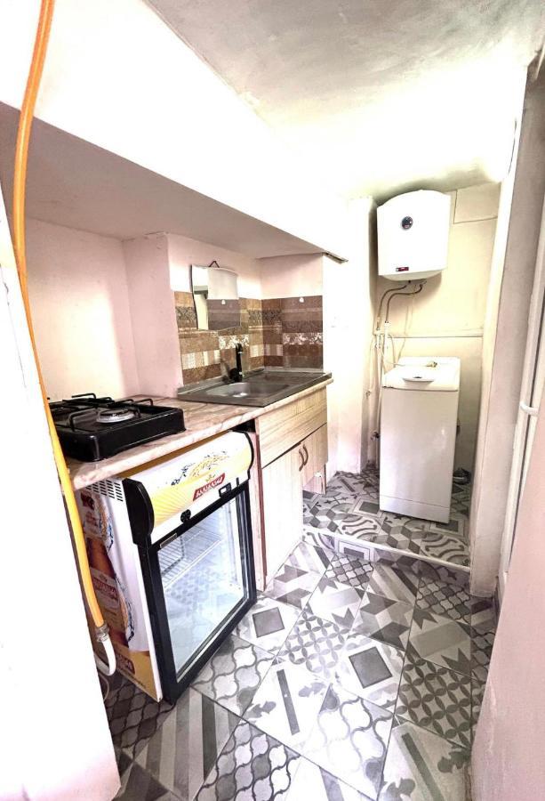 Booboo Flat In Italian Yard Apartment Tbilisi Bagian luar foto